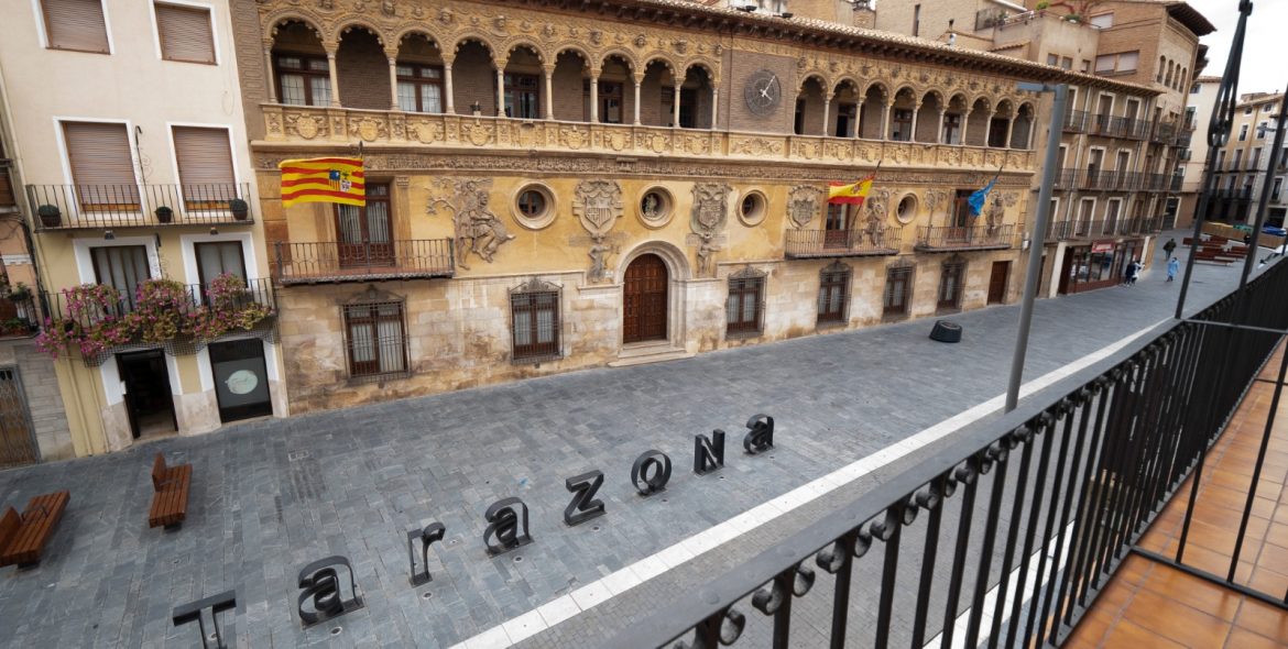 62d81874-2e66-47fd-8d09-f4ad45f14082